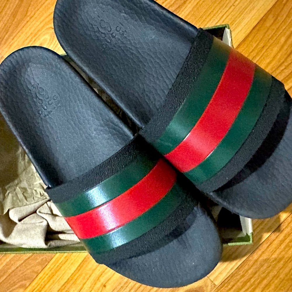 Kids Gucci slides